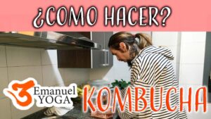 Emanuel haciendo Kombucha